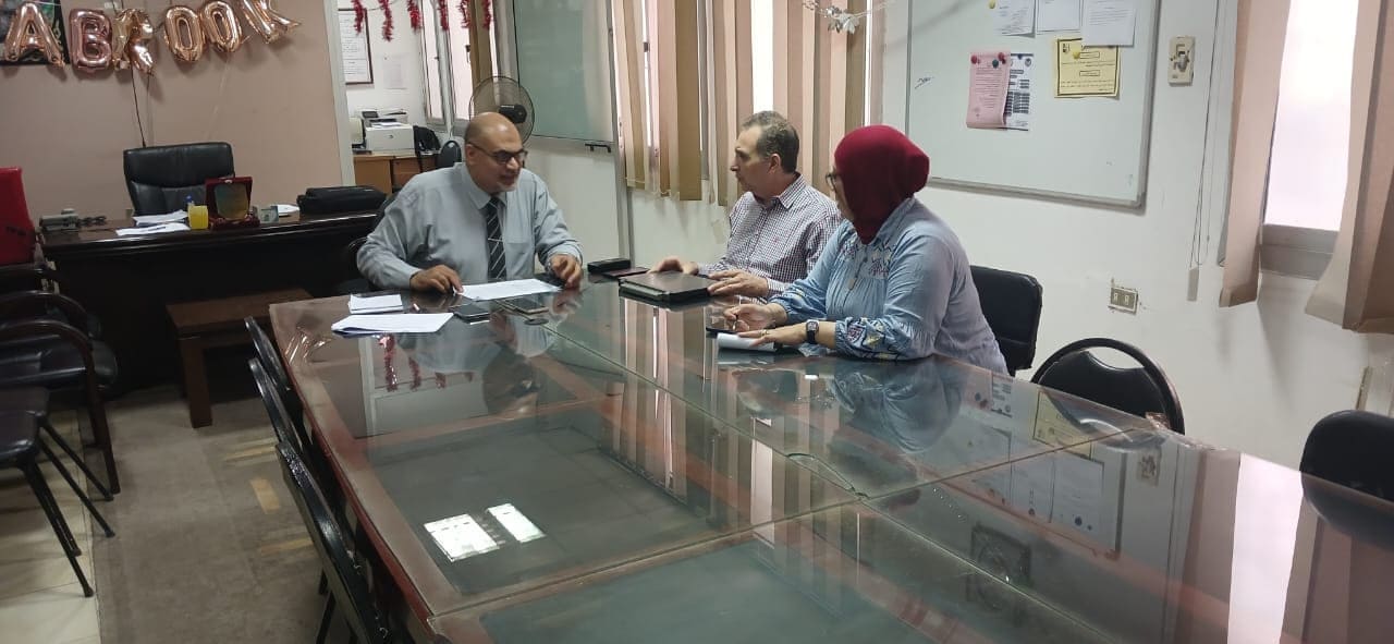 اجتماع السيد الأستاذ الدكتور مدير وحدة ضمان الجودة مع اعضاء الفريق التنفيذي